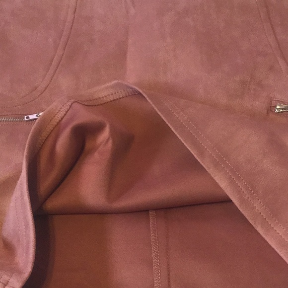 🎉HOST PICK🎉STUNNING LINED DUSTY PINK SUEDE SKIRT - Picture 6 of 8